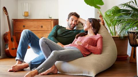 Il est possible de mettre en place des astuces simples pour rendre les moments à deux plus faciles. © kupicoo - Getty images