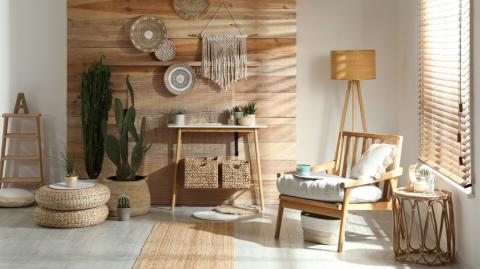 Vous pouvez créer une atmosphère "cabane nordique" à partir de quelques éléments simples et chaleureux. © Liudmila Chernetska - Getty images