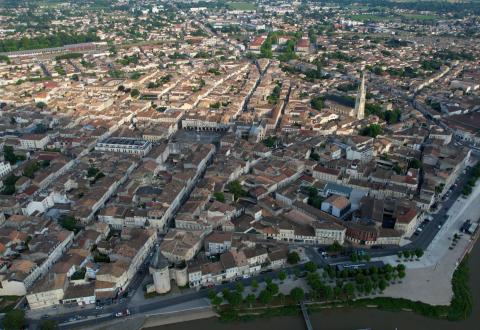Offrant un rendement brut moyen de 6 %, Libourne est une ville où il est intéressant d’investir. © Stefan Krisa – Getty Images