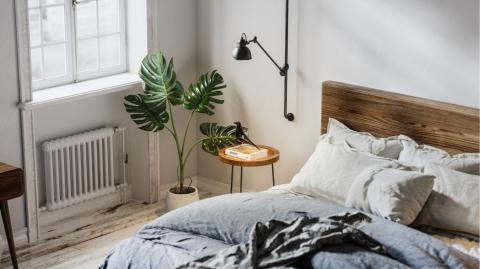 Il est nécessaire de partir de la surface et de l'agencement de votre chambre pour choisir l'orientation idéale. © alvarez - Getty images