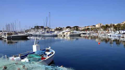 Vue sur le port de Bandol, dans le Var