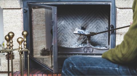 Chauffage au bois : 5 astuces anti-gaspi pour donner une nouvelle vie à votre cendre.
