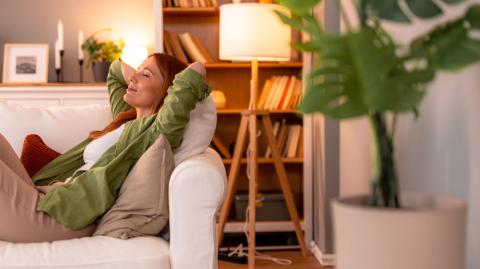 Rafraîchir sa déco en ce début d'année permet d'obtenir un intérieur plus personnalisé et confortable. © Igor Suka - Getty images