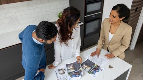 Le dispositif Jeanbrun est un nouveau statut du bailleur privé qui vise à relancer la production de logements locatifs. © andresr - Getty images