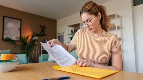 Pour obtenir un passeport ou une carte d'identité, il faut fournir un justificatif de domicile, mais tous les documents ne sont pas admis. © miodrag ignjatovic - Getty images