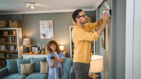 Comment installer une caméra de surveillance à mon domicile ?