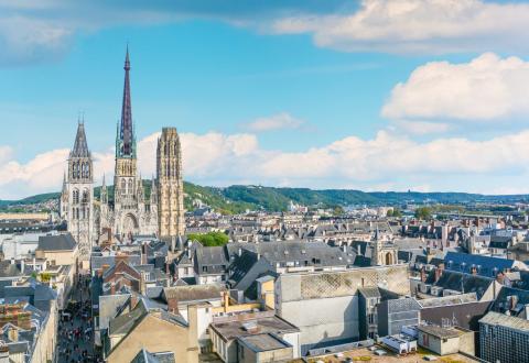 Situées sur les collines entourant Rouen, Bonsecours et Darnétal offrent un cadre de vie très agréable. © e55evu - Getty Images