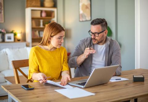Checklist rachat de crédit : les pièges à éviter avant de signer. © draganab - Getty Images
