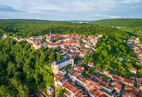 En ce début d’année 2026, c’est le secteur rural qui porte le marché immobilier. © Agnieszka Glowala – Getty Images