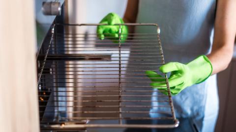 comment-nettoyer-four-tres-sale-naturellement-seloger