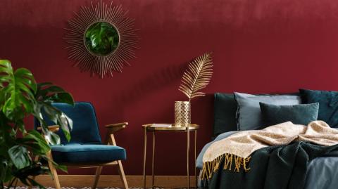 Rouge carmin : la couleur star des intérieurs en 2026.