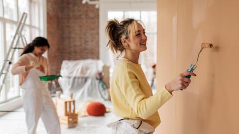 Déco : les couleurs chaudes qui remplacent le beige en 2026.