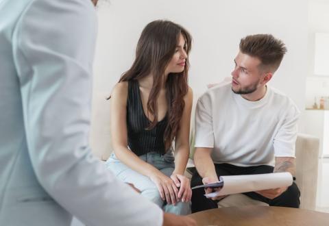 Le dépôt de garantie ne doit pas dépasser 1 mois de loyer pour une location vide et 2 mois pour un meublé. © mith_67 - Getty Images