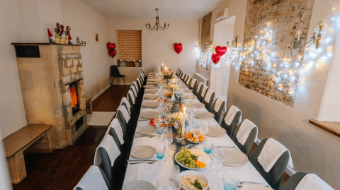 Tenez compte de plusieurs paramètres pour déterminer le nombre d'invités que peut accueillir votre habitation. © Raivo Sarelainens - Getty images