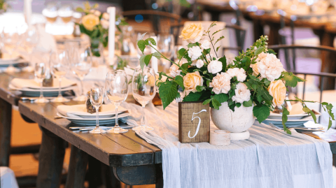 Si vous souhaitez une salle de réception abordable pour votre mariage, visez en priorité les Hauts-de-France et le Grand Est. © Melnikof - Getty images