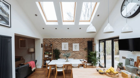 A chaque projet sa fenêtre de toit : il vous suffit de faire le point sur vos besoins et la configuration de votre pièce. © Drazen_ - Getty images