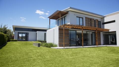 Vue sur une belle villa avec terrain 
