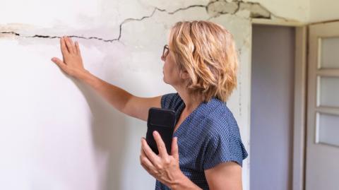 Béton auto-cicatrisant : des bactéries pour réparer les fissures de votre maison.