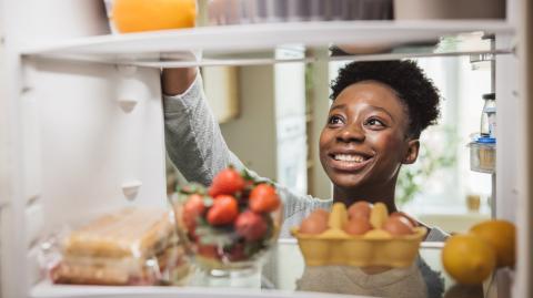 Ces gestes simples pour éviter que votre frigo consomme trop cet été.