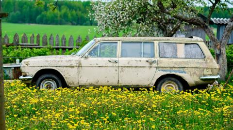 voisin-stationne-epave-jardin-que-faire-seloger