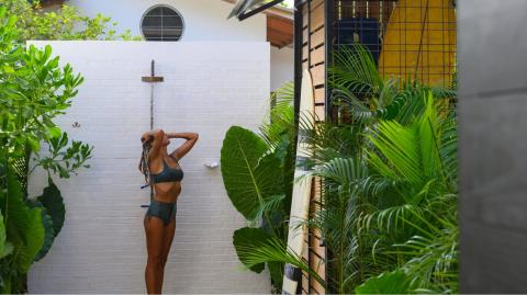 Douche de jardin : les règles à connaître avant de vous lancer.