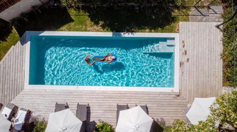 Une maison avec piscine, un pari risqué face aux restrictions d'eau ?