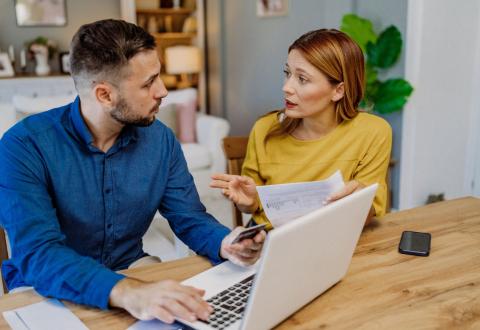 Les choses à savoir avant d’augmenter vos mensualités de prêt. © milan2099 - Getty Images