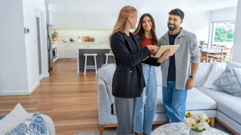 Prenez connaissance des différentes étapes pour vendre votre logement vite et bien. © courtneyk - Getty images