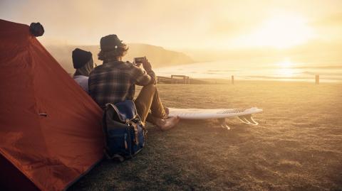 Dormir sur la plage : ce que la loi autorise vraiment.