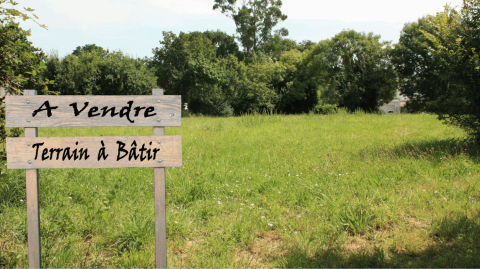 Acheter un terrain à diviser est une option intéressante lorsque l'on a un projet de construction ou d'investissement. © nobtis - Getty images