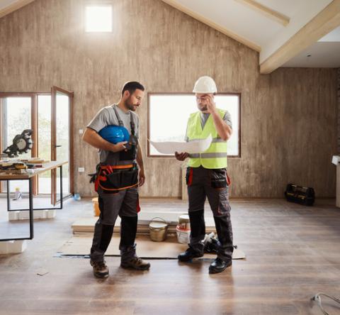 Travailleurs de la rénovation de la maison.