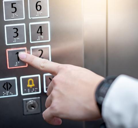 Les ascenseurs risquent de faire flamber les charges de copropriété en 2025