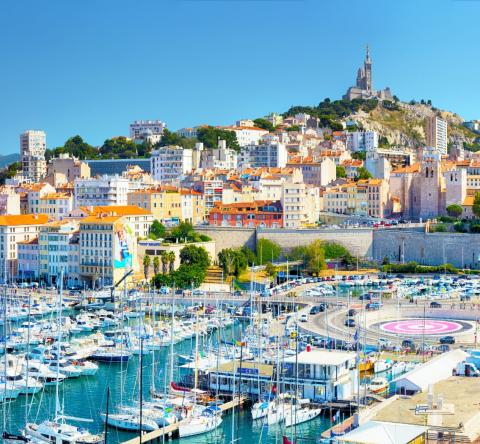 Vue sur le port de Marseille et la ville