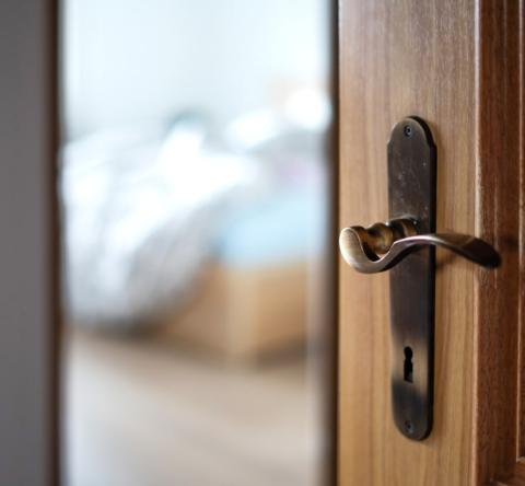 Faut-il ouvrir ou fermer vos portes pour faire des économies de chauffage cet hiver ?