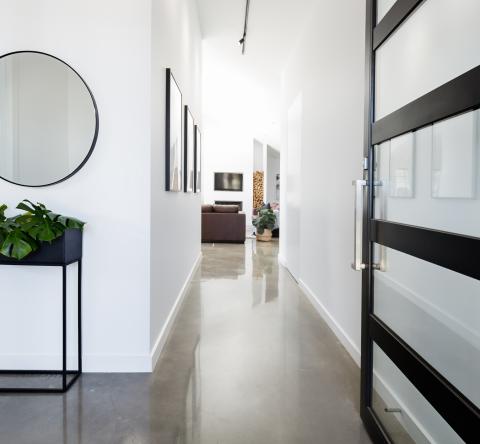 7 couleurs tendances pour votre couloir