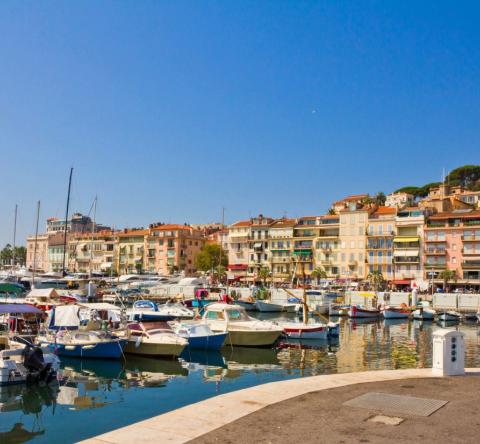 A Cannes, le prix moyen des appartements s’est élevé de +2,2 % sur un an. © thanyarat07- Getty images