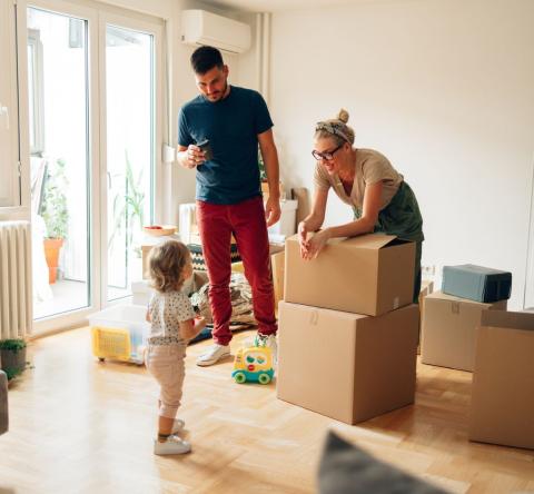 Au printemps, soleil, flexibilité et tarifs attractifs sont au rendez-vous pour votre déménagement. © miniseries - Getty Images