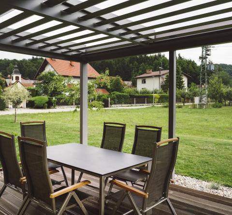 Comment bien entretenir sa pergola bioclimatique