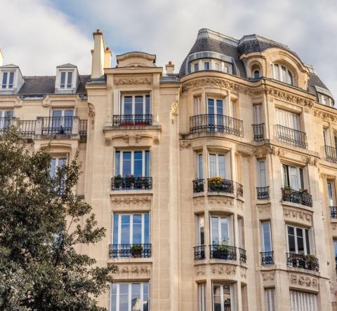 Le volume d’annonces disponibles pour la location demeure inférieure de 25 % à celle observée avant la crise sanitaire. © Nikada - Getty images