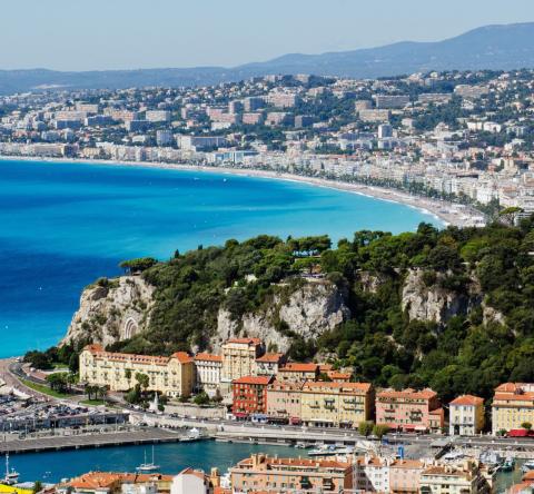 Nice est la ville où les prix ont le plus reculé depuis 1 an. © elmvilla – Getty Images