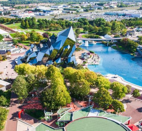 L'accessibilité des communes à proximité du Futuroscope, combinée à un bassin d’emplois stable attire les primo-accédants et les familles souhaitant s’installer près d’un pôle dynamique tout en gardant un budget maîtrisé. © Willy Mobilo - Getty images