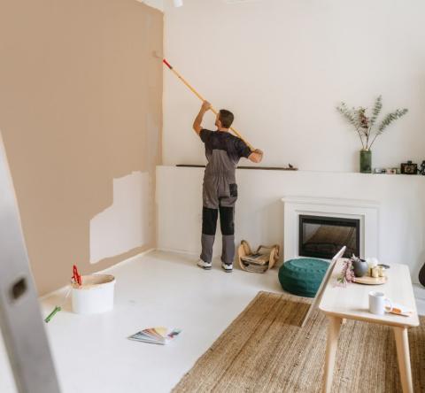 De quelle couleur peindre les murs pour vendre une maison rapidement ?
