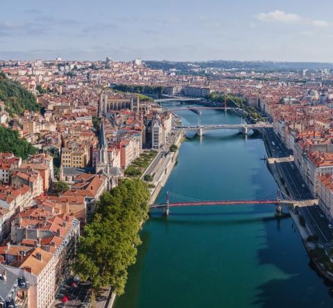 Acheter un bien immobilier à proximité de Lyon permet le plus souvent de gagner en pouvoir d'achat. ©Getty Images