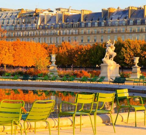 Paris est l'une des villes les plus romantiques qui soient lorsque l'automne s'installe. © agustavop - Getty images