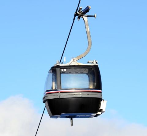 Le téléphérique urbain d'Île-de-France relie Villeneuve-Saint-Georges à Créteil en 18 minutes.