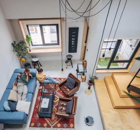 Les appartements duplex sont très prisés par les jeunes actifs. © Getty Images - South_agency