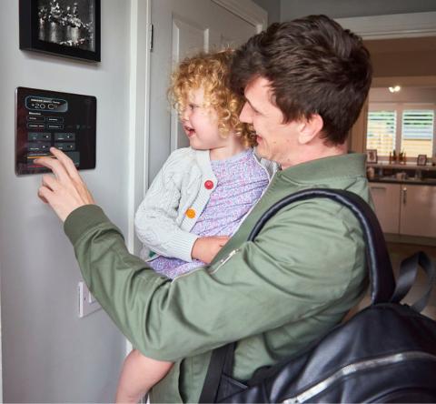 Avec l’augmentation des coûts énergétiques, la transition écologique et la diversité des différents types de chauffage pour la maison, il est essentiel de trouver une solution qui allie confort, performance et économies d’énergie. © MartinPrescott - Getty images