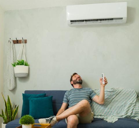 Quelques accessoires abordables suffisent pour nettoyer les éléments clés, surveiller la consommation et prolonger la durée de vie de votre appareil. © Antonio_Diaz - Getty images