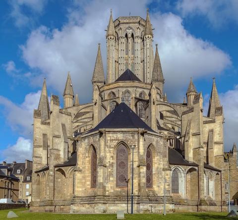 Vue sur la cathédrale de Coutances, en Normandie