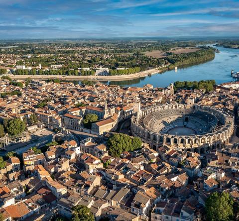 À 30 minutes des plages, Arles offre un cadre de vie idyllique à moindre coût. © Agnieszka Glowala – Getty Images